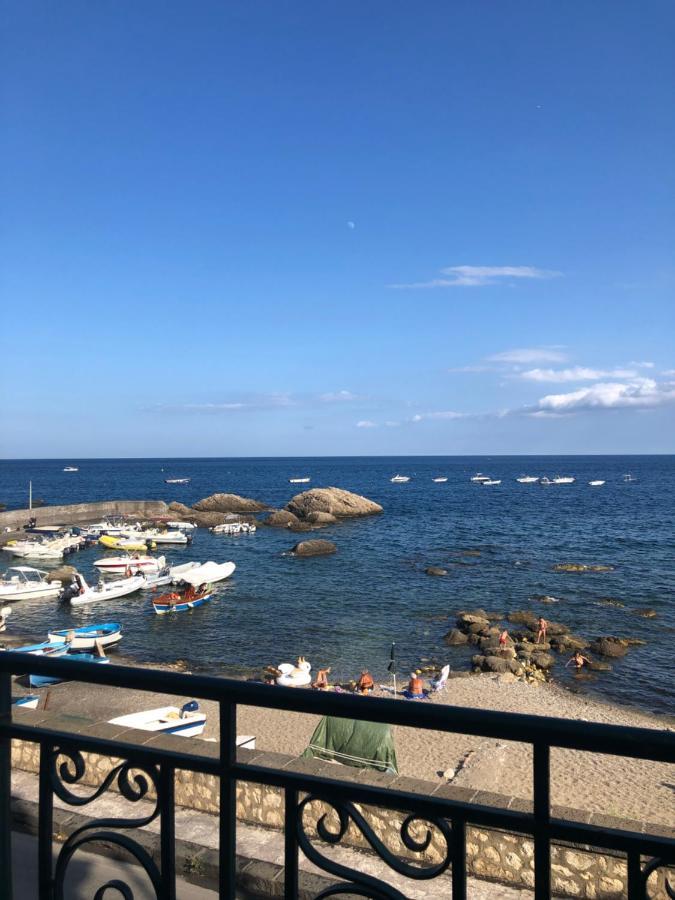 Hostel Beach House Giardini-Naxos Exterior foto