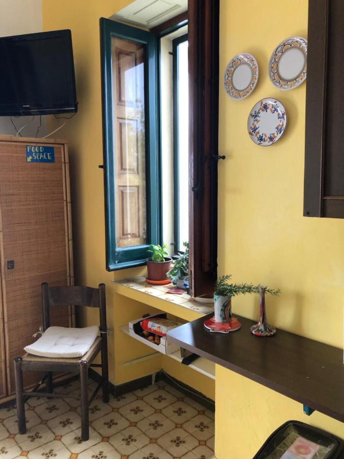 Hostel Beach House Giardini-Naxos Exterior foto